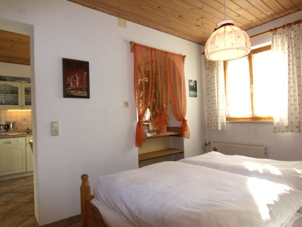 Das Schlafzimmer in der Ferienwohnung II im Haus Lohner