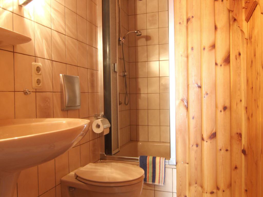 Das Badezimmer in der Ferienwohnung I im Haus Lohner